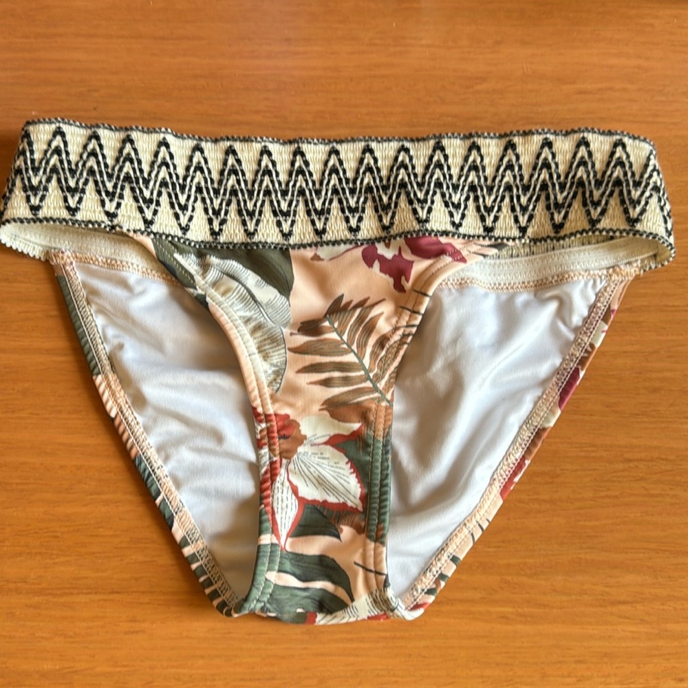 VENUS BIKINI BOTTOMS  SIZE 2